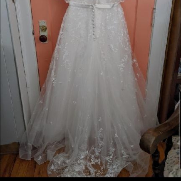 New wedding dress sz 16 - Picture 2 of 9